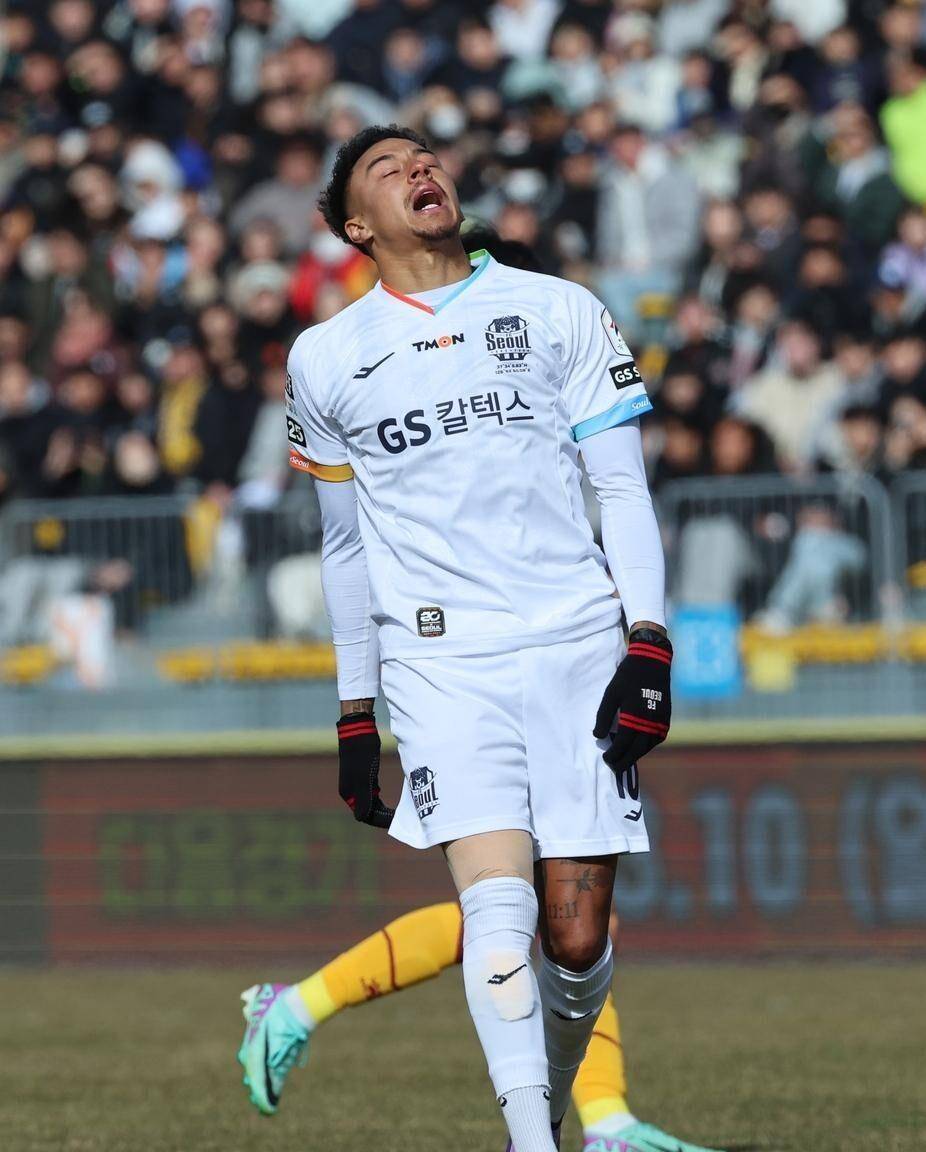 九游会登录入口包含赛地聚焦：亚冠赛后热度飙升，辽宁本钢再遭质疑，压力陡增，赛程密集仍需轮换的词条